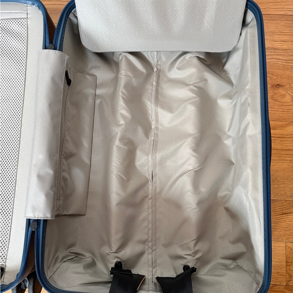 Monos Carry-On Plus (like new) - Picture 10 of 11